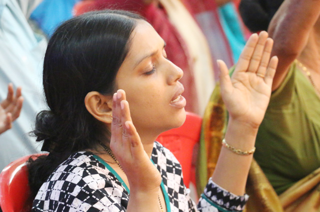 Hundreds gathered at the Night Vigil prayer organized by Grace Ministry in Mangalore at Prayer Center here on Feb 03, 2018. Many were healed by the power of Holy Spirit by the prayers of Bro Andrew Richard.